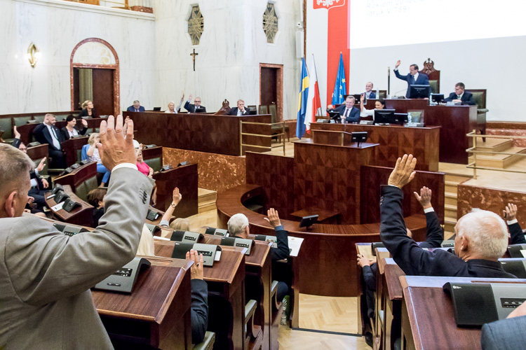 Głosowanie Radnych podczas LIV sesji Sejmiku