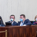 osoby zasiadające w ławach na sali Sejmu