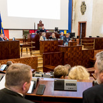 widosk sali Sejmu z oddali w tle Prezydium Sejmiku w ławach zasiadają Radni