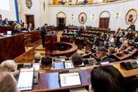 Sala Sejmu podczas obrad na sesji - widok z oddali