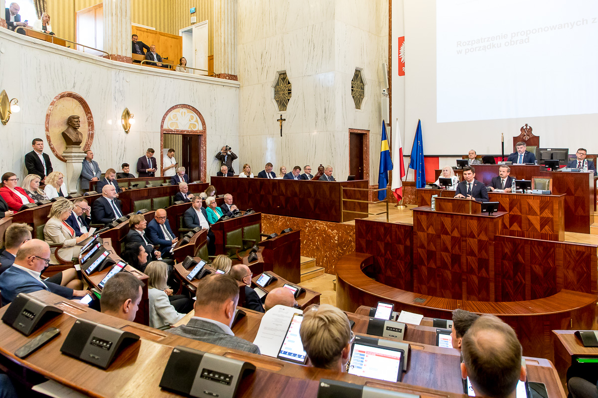 sala Sejmu podczas obrad Sejmiku - widok z oddali