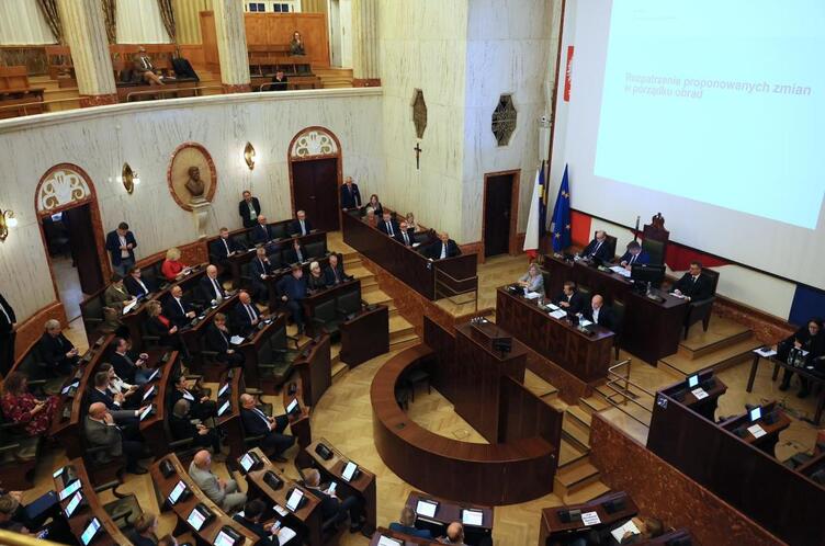 sala Sejmu podczas sesji Sejmiku, widok z oddali