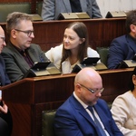 sala Sejmu, w ławach zasiada kilkoro radnych