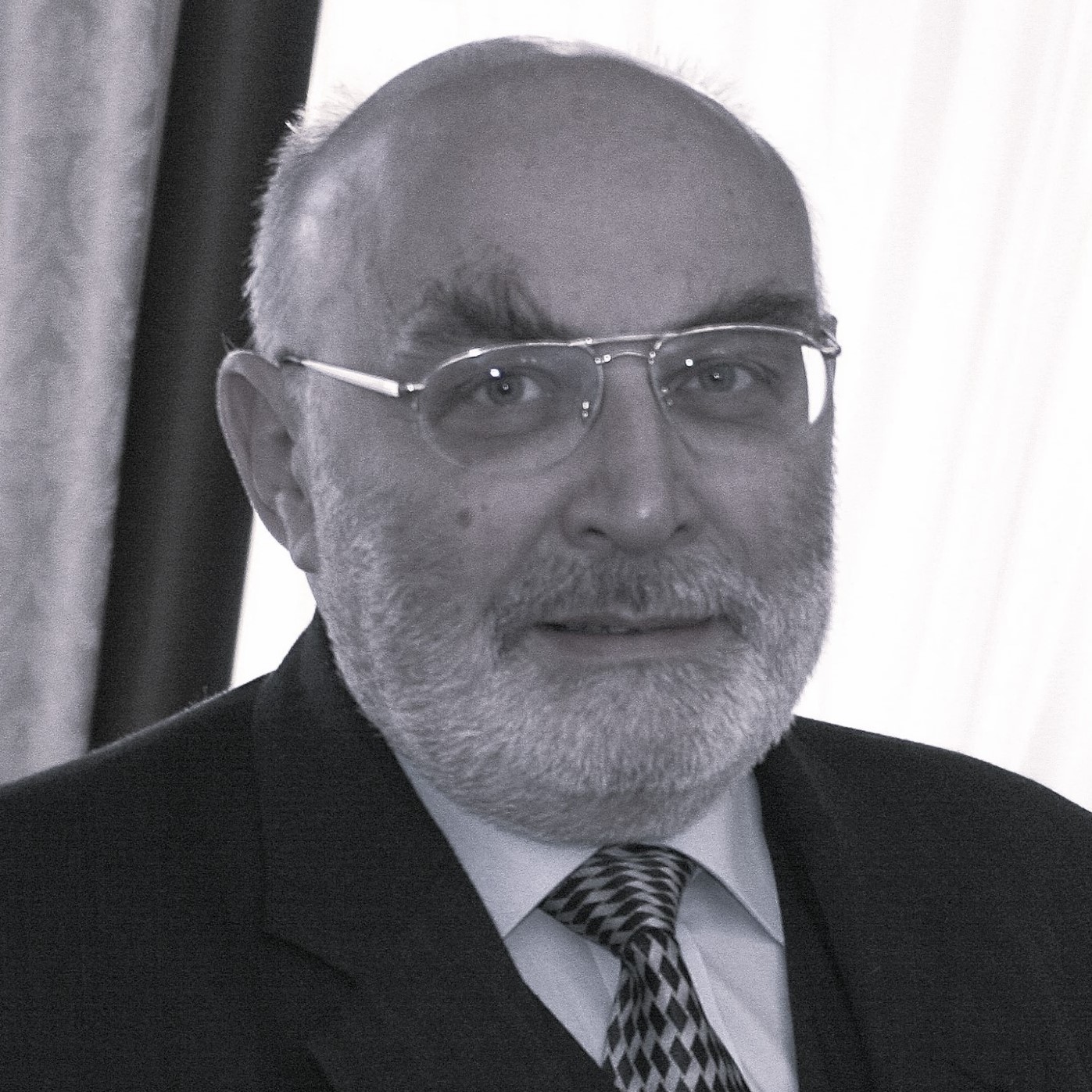 czarno-białe portretowe zdjęcie zmarłego