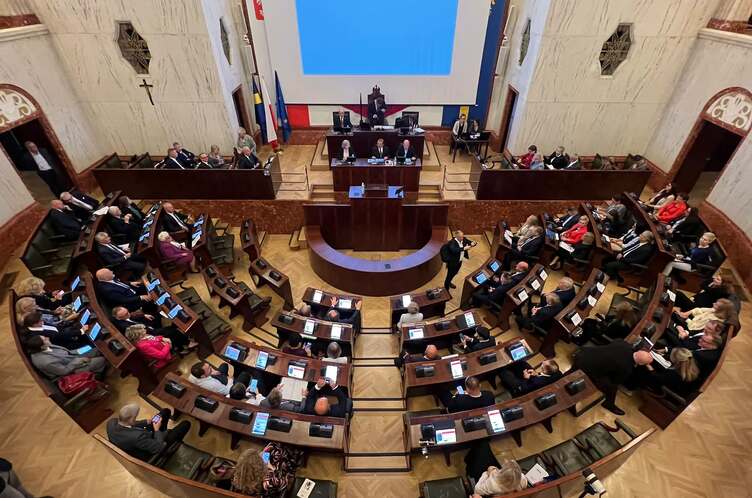 Sala Sejmu podczas obrad Sejmiku - widok z oddali