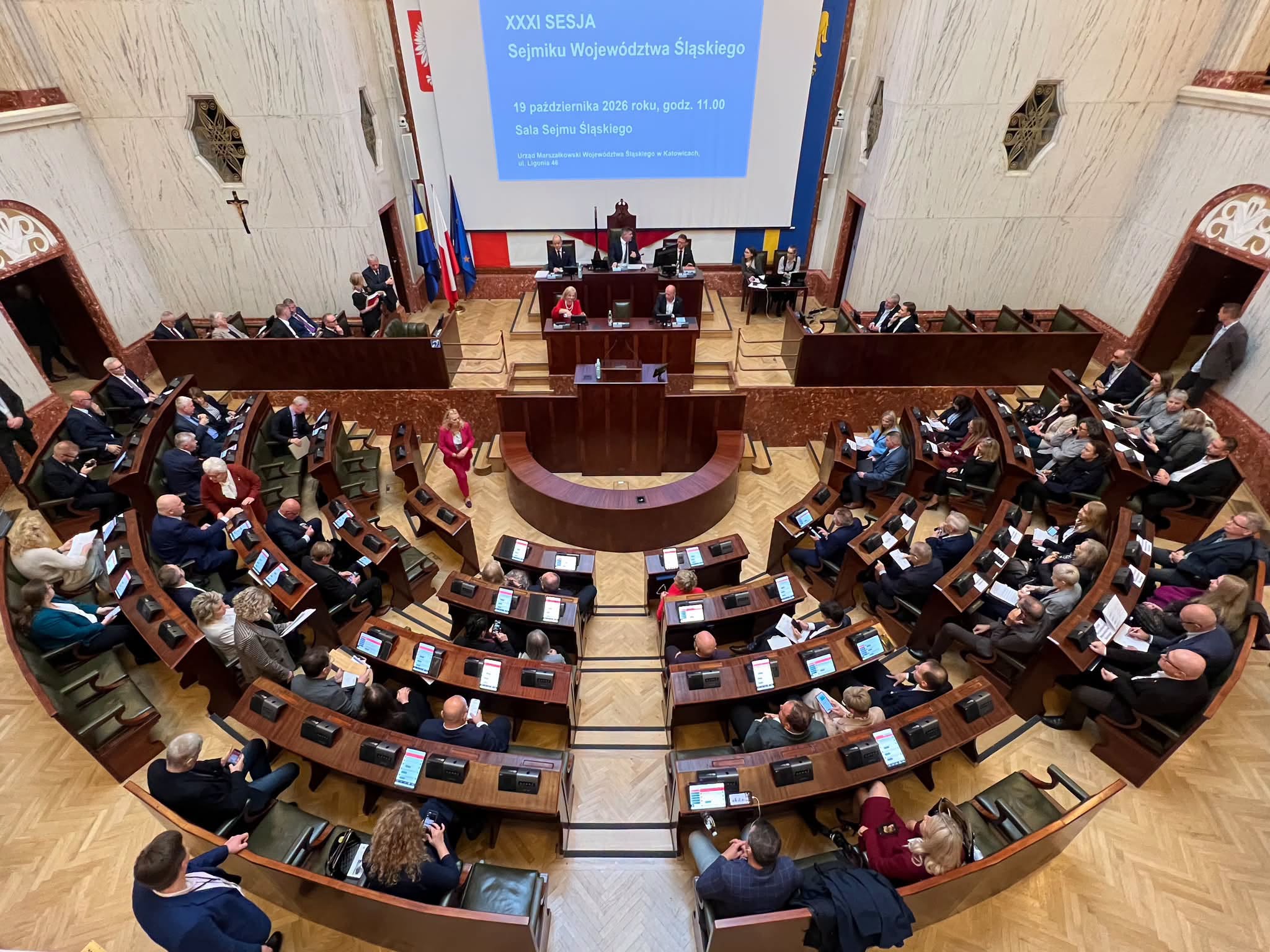 Sala Sejmu podczas obrad sejmiku - widok z oddali